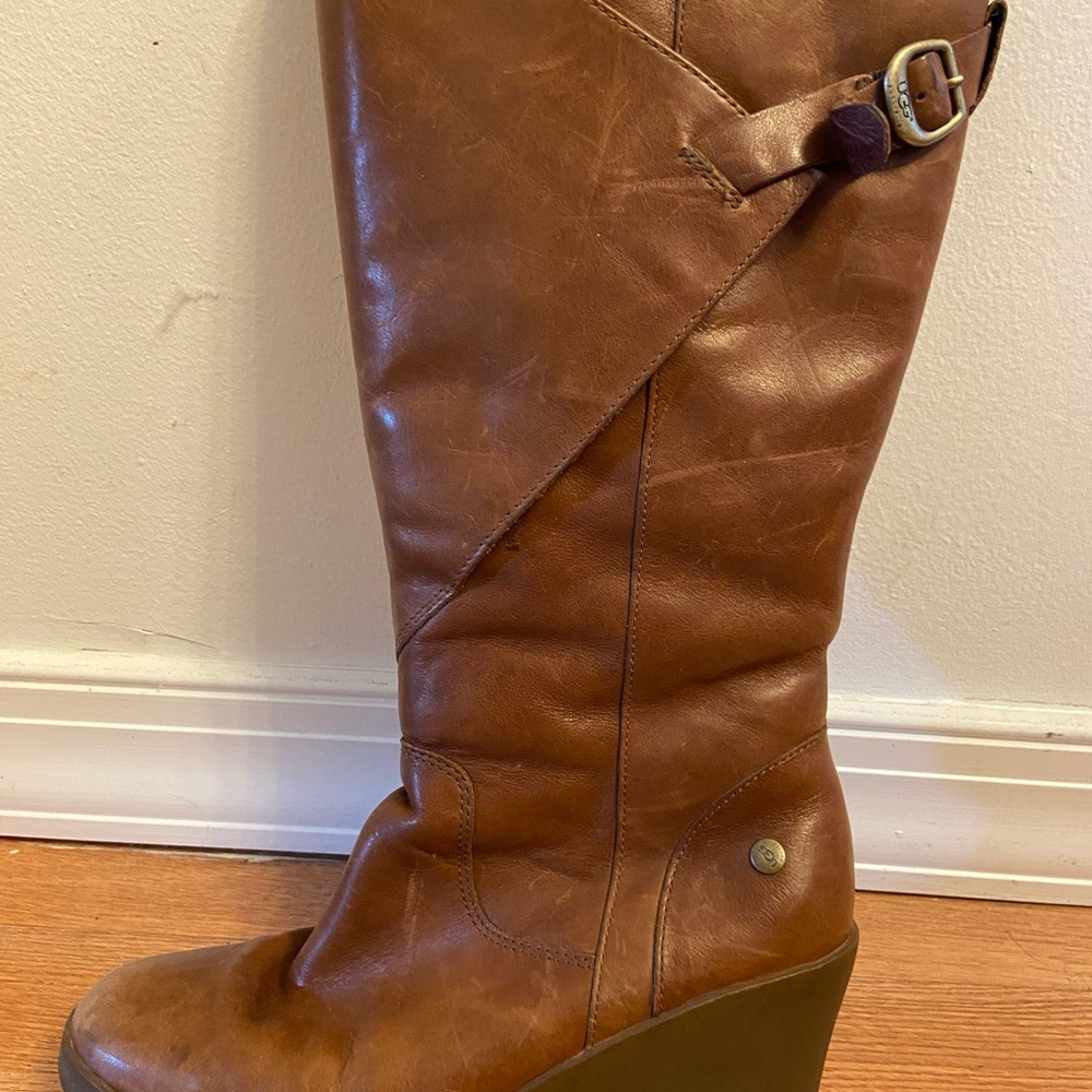 UGG Brown Wedge Shoes with Stylish Design - Picture 3 of 4